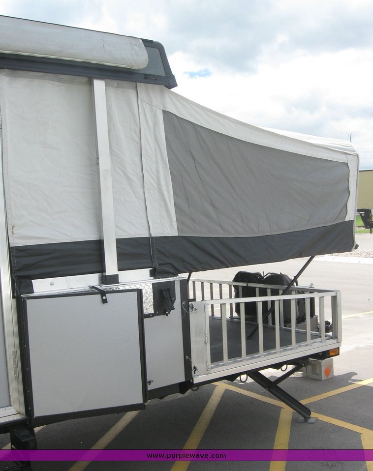 image for item 7858 2008 Fleetwood E3 folding camper trailer