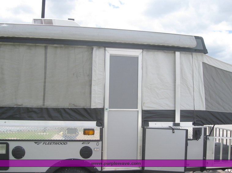 image for item 7858 2008 Fleetwood E3 folding camper trailer