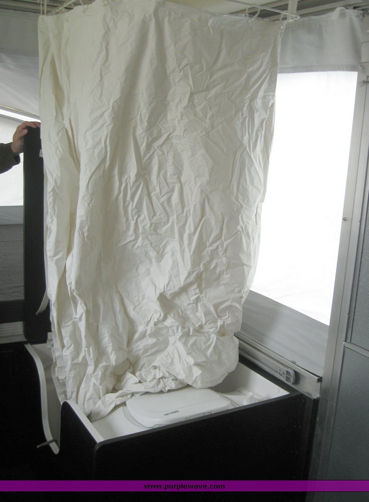 image for item 7858 2008 Fleetwood E3 folding camper trailer