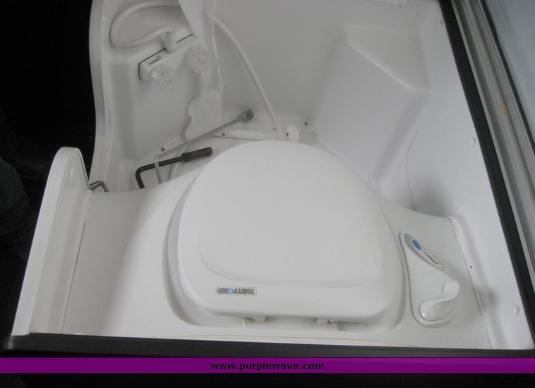 image for item 7858 2008 Fleetwood E3 folding camper trailer