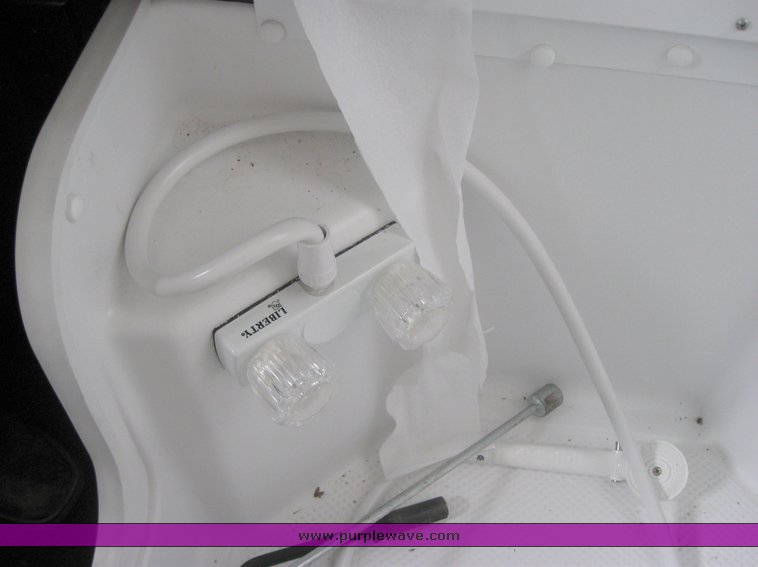 image for item 7858 2008 Fleetwood E3 folding camper trailer