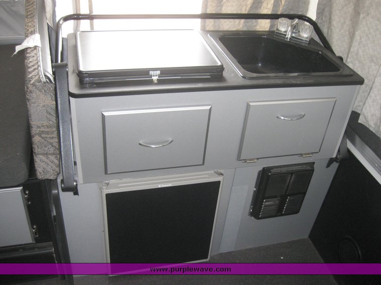 image for item 7858 2008 Fleetwood E3 folding camper trailer