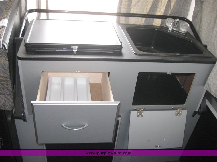 image for item 7858 2008 Fleetwood E3 folding camper trailer