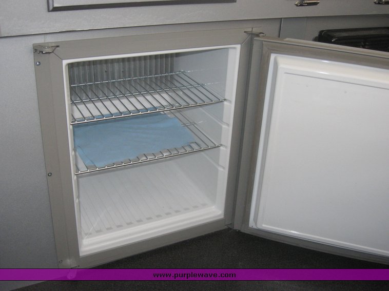 image for item 7858 2008 Fleetwood E3 folding camper trailer