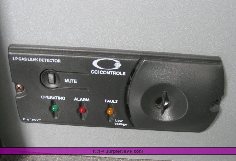 image for item 7858 2008 Fleetwood E3 folding camper trailer