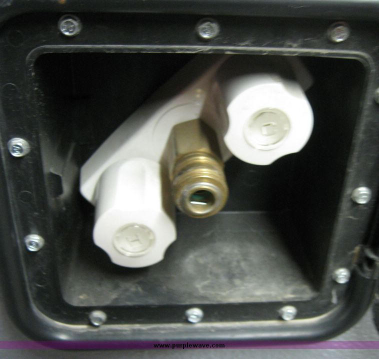 image for item 7858 2008 Fleetwood E3 folding camper trailer