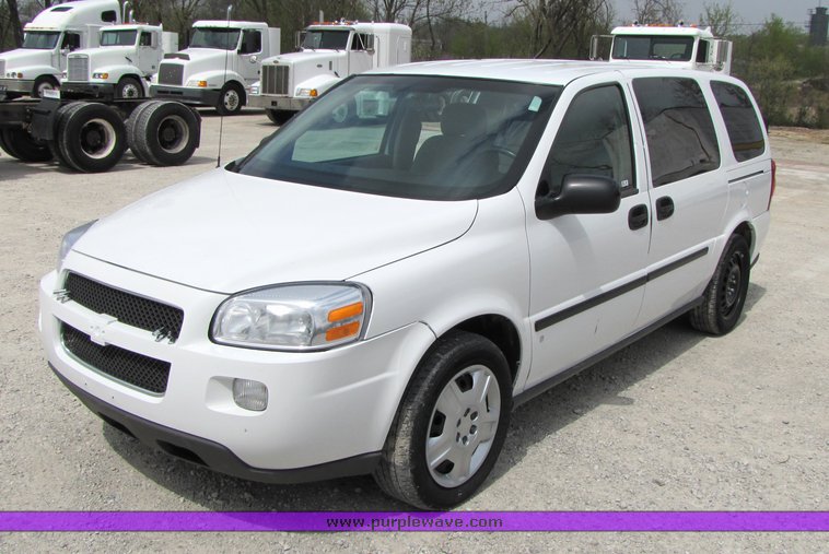 image for item 9054 2008 Chevrolet Uplander LS