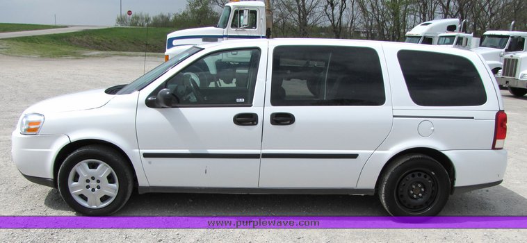image for item 9054 2008 Chevrolet Uplander LS