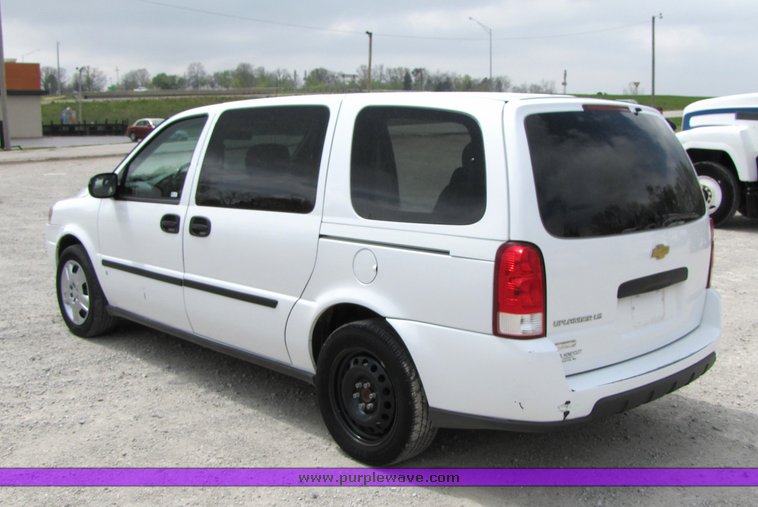 image for item 9054 2008 Chevrolet Uplander LS