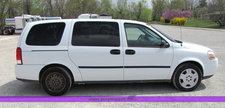 image for item 9054 2008 Chevrolet Uplander LS