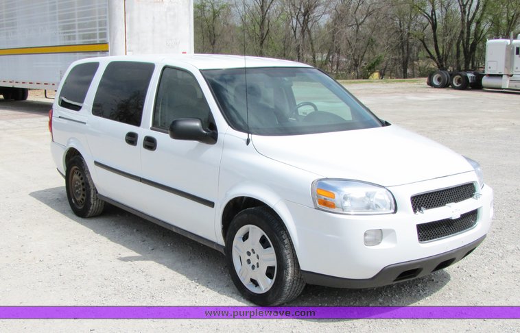 image for item 9054 2008 Chevrolet Uplander LS