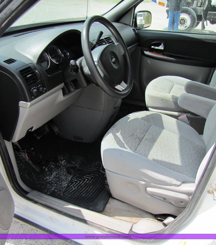 image for item 9054 2008 Chevrolet Uplander LS