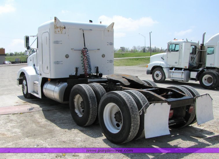 image for item 3038 1999 Peterbilt Conventional 377 semi truck