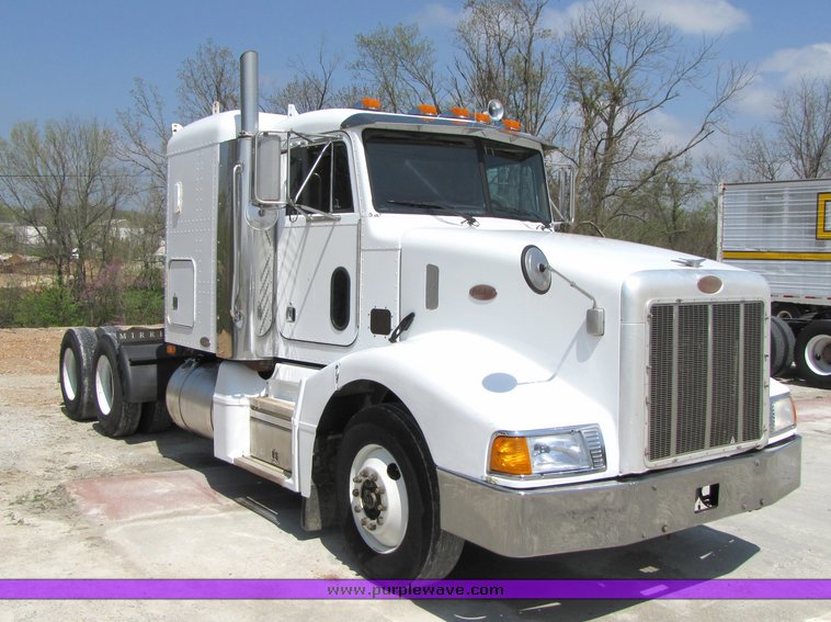image for item 3038 1999 Peterbilt Conventional 377 semi truck