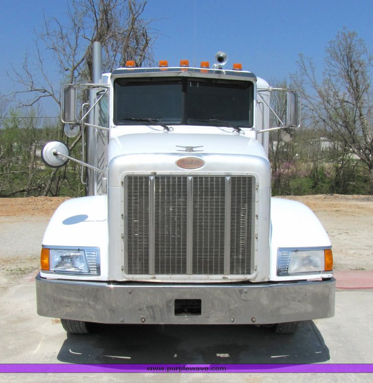 image for item 3038 1999 Peterbilt Conventional 377 semi truck