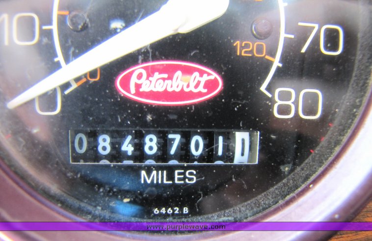 image for item 3038 1999 Peterbilt Conventional 377 semi truck