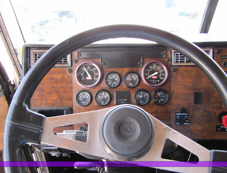 image for item 3038 1999 Peterbilt Conventional 377 semi truck