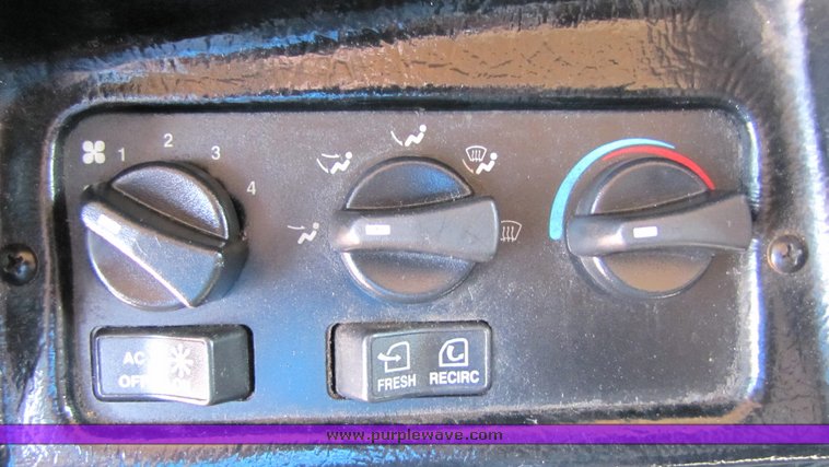 image for item 3038 1999 Peterbilt Conventional 377 semi truck