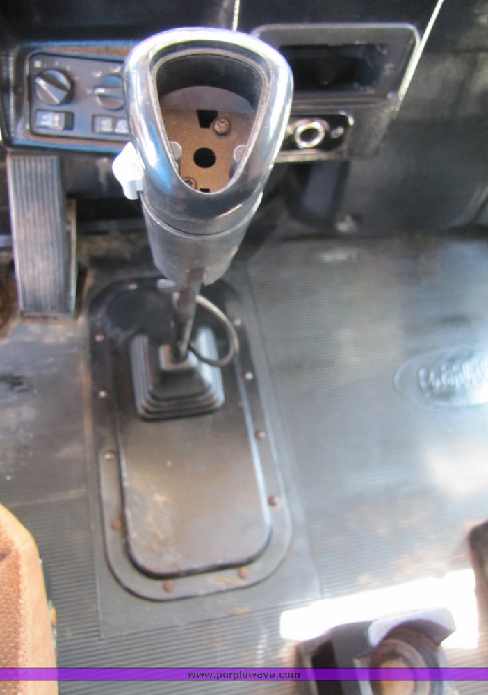 image for item 3038 1999 Peterbilt Conventional 377 semi truck