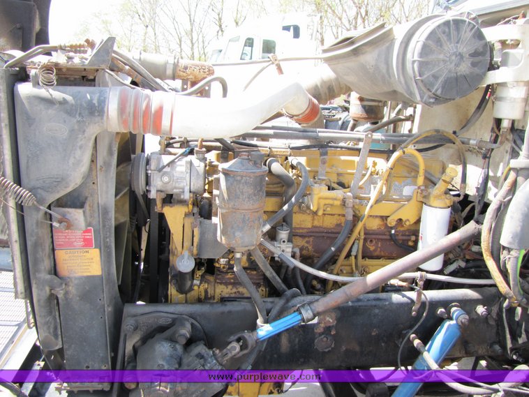 image for item 3038 1999 Peterbilt Conventional 377 semi truck