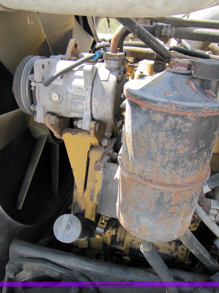 image for item 3038 1999 Peterbilt Conventional 377 semi truck