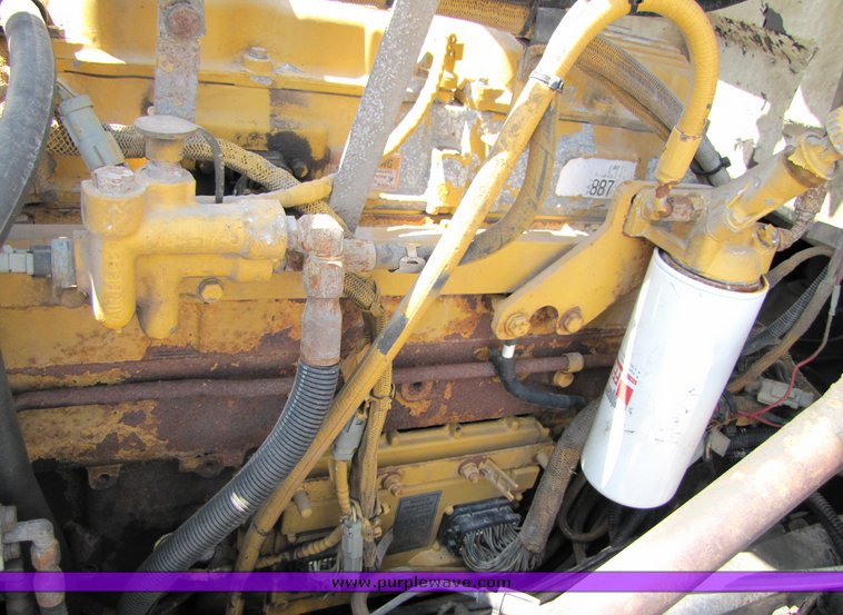 image for item 3038 1999 Peterbilt Conventional 377 semi truck