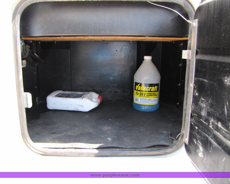 image for item 3038 1999 Peterbilt Conventional 377 semi truck