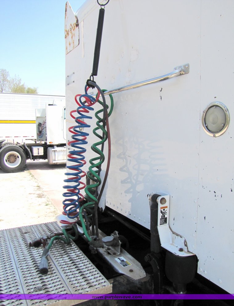 image for item 3038 1999 Peterbilt Conventional 377 semi truck