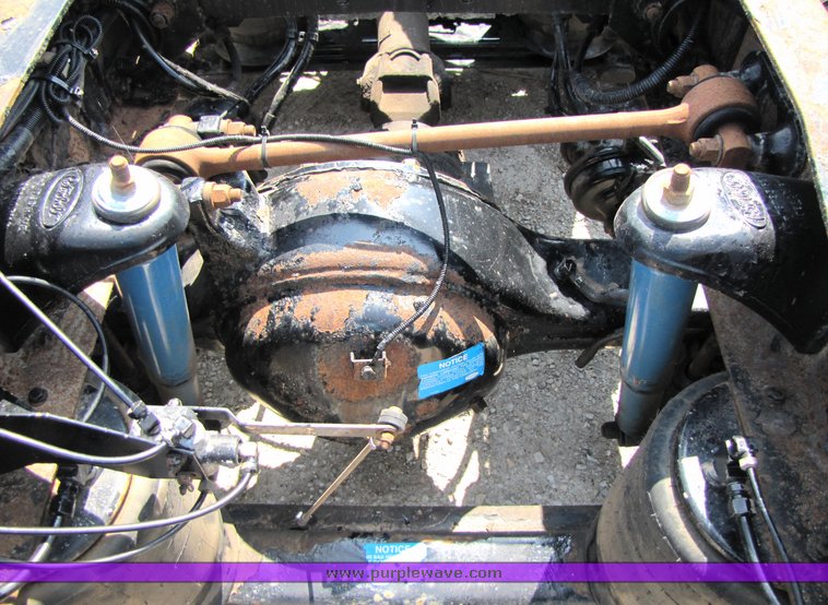 image for item 3038 1999 Peterbilt Conventional 377 semi truck