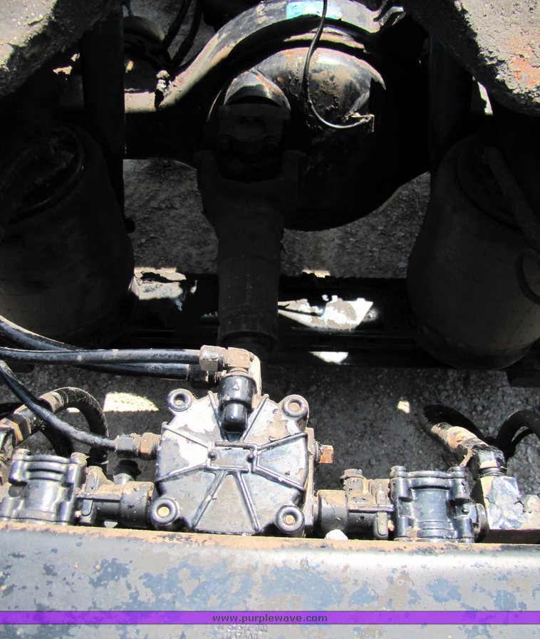 image for item 3038 1999 Peterbilt Conventional 377 semi truck