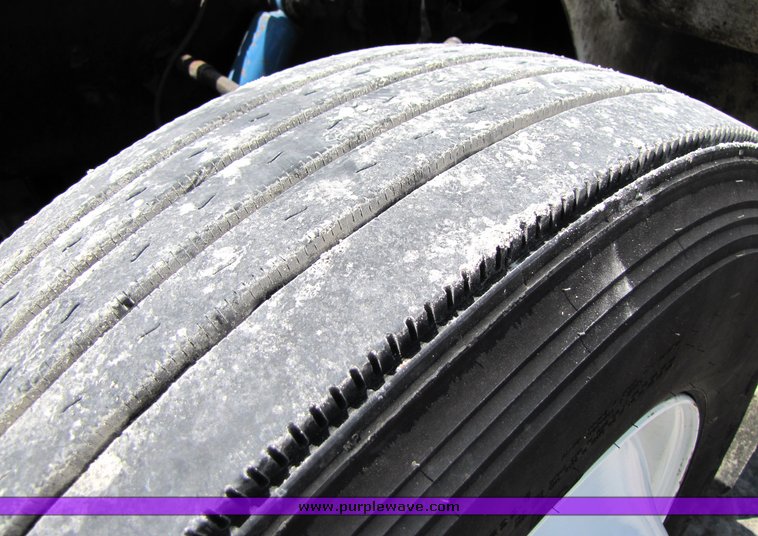 image for item 3038 1999 Peterbilt Conventional 377 semi truck