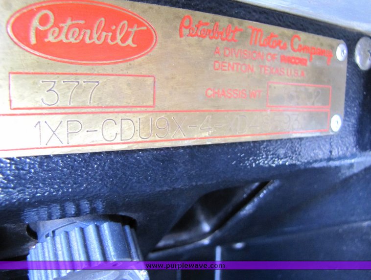 image for item 3038 1999 Peterbilt Conventional 377 semi truck