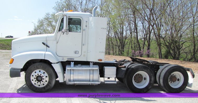 image for item 3040 1999 Freightliner Conventional FLD112 semi truck