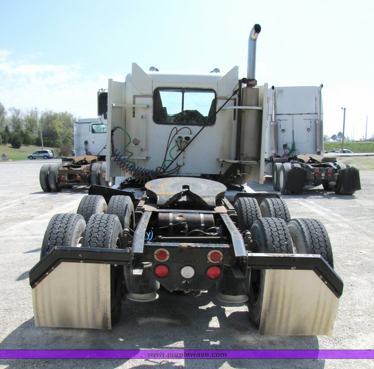 image for item 3040 1999 Freightliner Conventional FLD112 semi truck