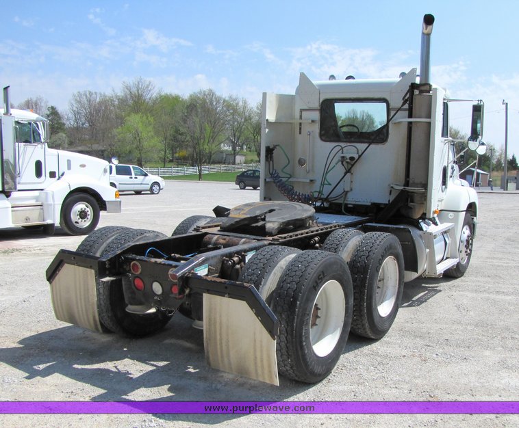 image for item 3040 1999 Freightliner Conventional FLD112 semi truck