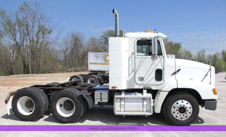 image for item 3040 1999 Freightliner Conventional FLD112 semi truck