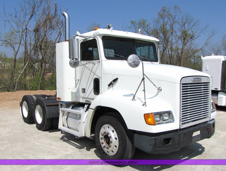 image for item 3040 1999 Freightliner Conventional FLD112 semi truck