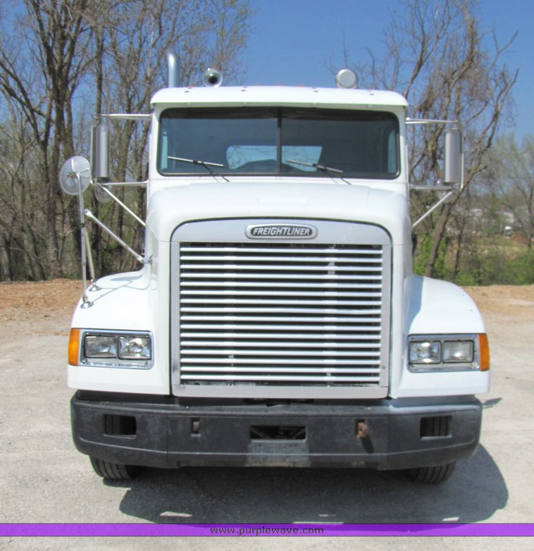 image for item 3040 1999 Freightliner Conventional FLD112 semi truck