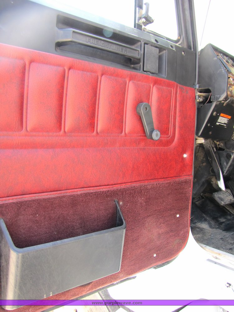 image for item 3040 1999 Freightliner Conventional FLD112 semi truck