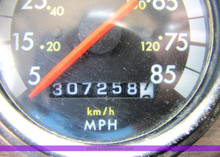 image for item 3040 1999 Freightliner Conventional FLD112 semi truck