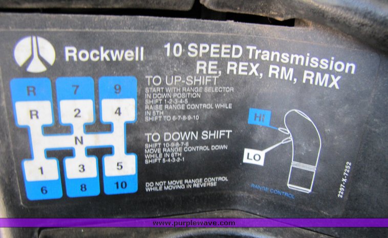 image for item 3040 1999 Freightliner Conventional FLD112 semi truck