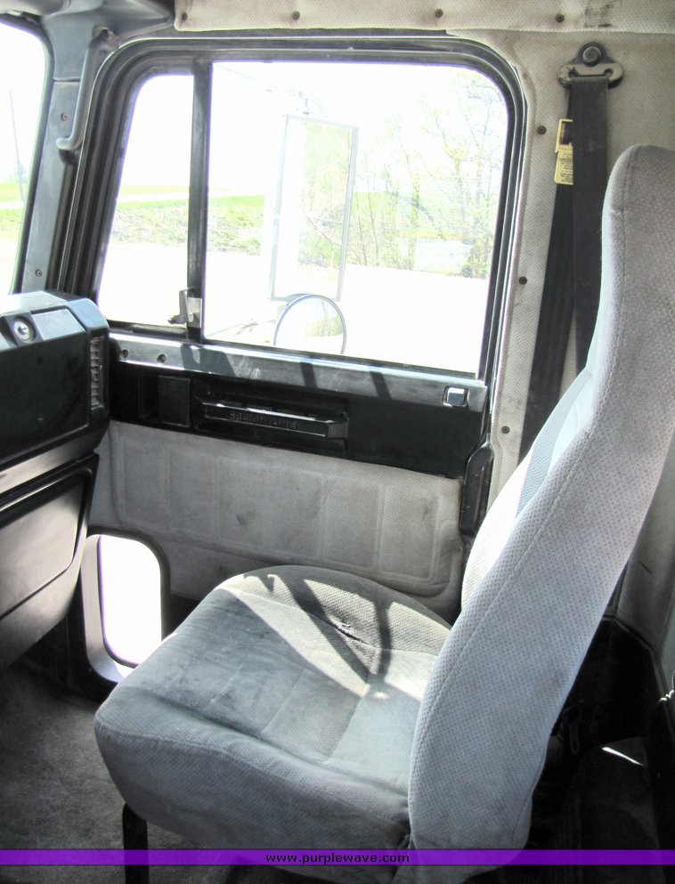 image for item 3040 1999 Freightliner Conventional FLD112 semi truck