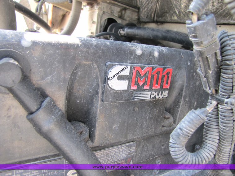 image for item 3040 1999 Freightliner Conventional FLD112 semi truck