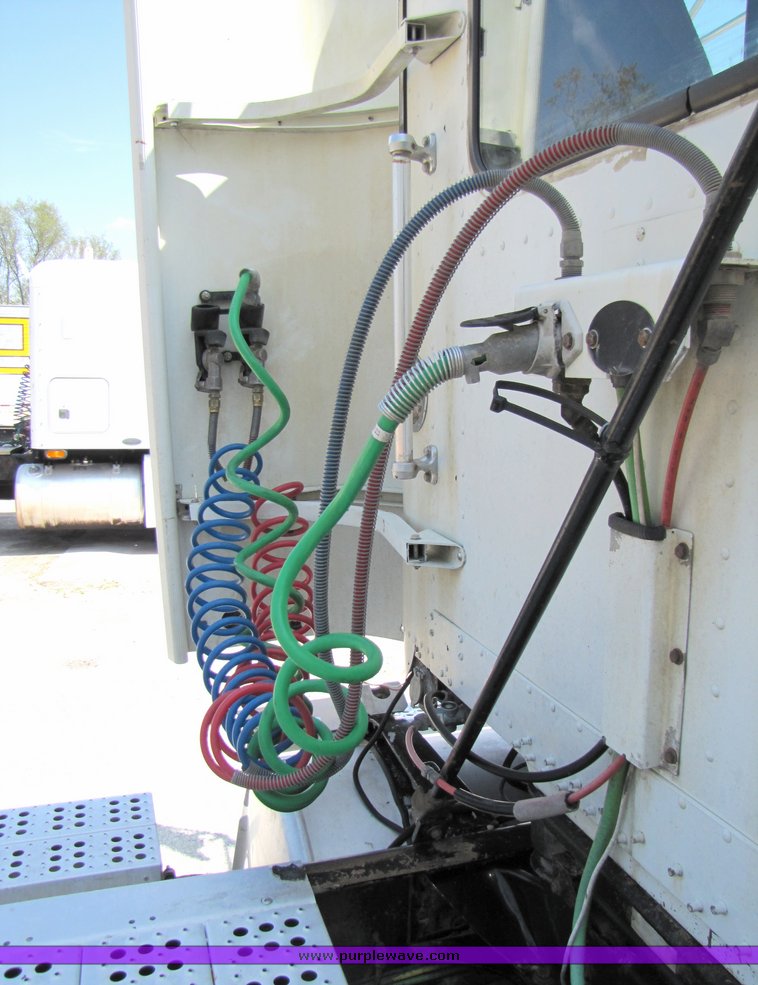 image for item 3040 1999 Freightliner Conventional FLD112 semi truck