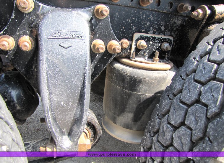 image for item 3040 1999 Freightliner Conventional FLD112 semi truck