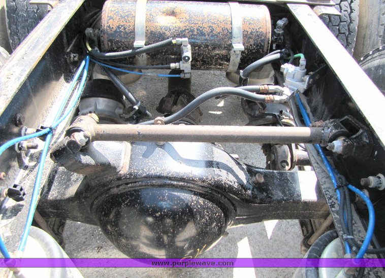 image for item 3040 1999 Freightliner Conventional FLD112 semi truck