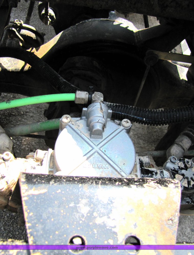 image for item 3040 1999 Freightliner Conventional FLD112 semi truck