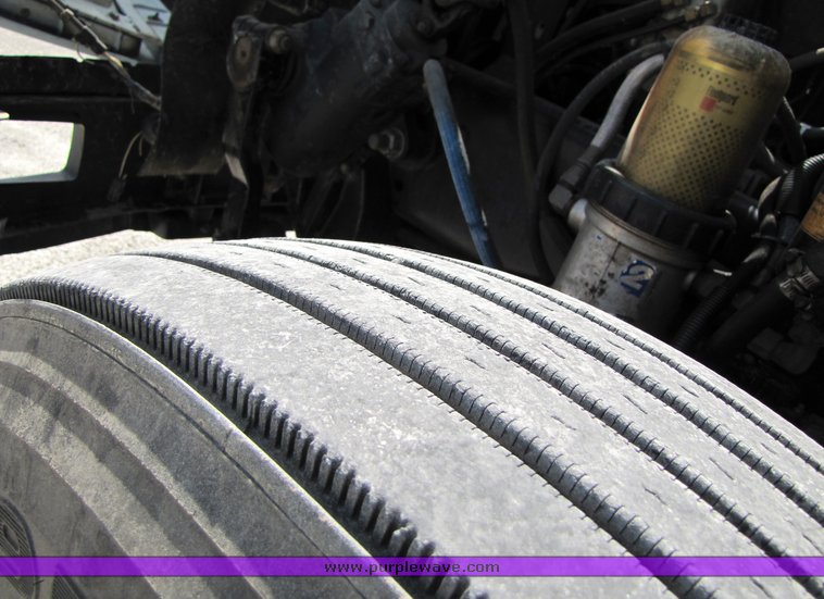 image for item 3040 1999 Freightliner Conventional FLD112 semi truck