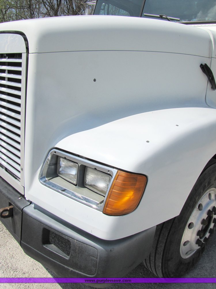 image for item 3040 1999 Freightliner Conventional FLD112 semi truck