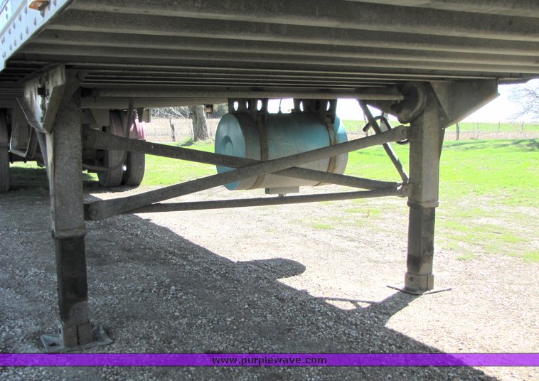 image for item 3041 1999 Great Dane refrigerated trailer